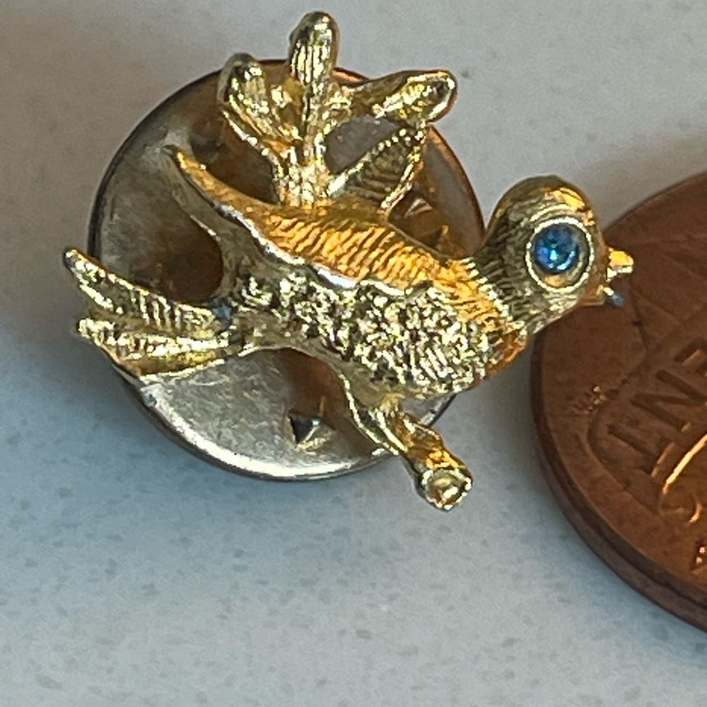 Vintage gold tone bird pin brooch blue stone eye